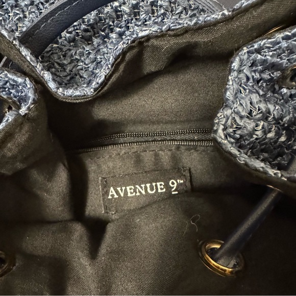 Chic Navy Raffia Backpack - Picture 3 of 3